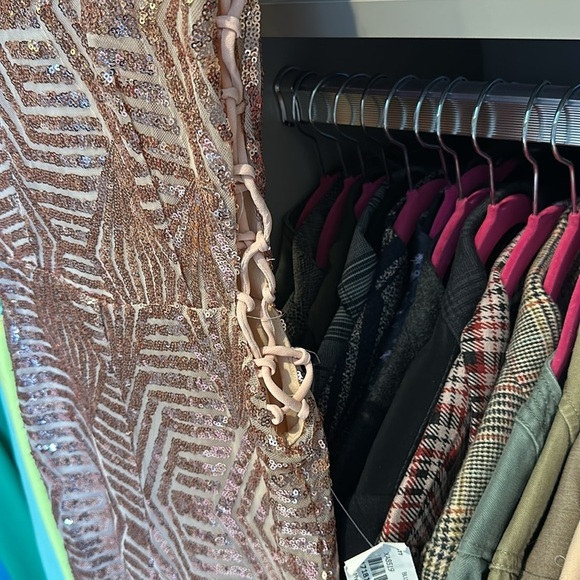 XTaren peach sequin sleeveless mock neck jumpsuit size S NWT - Picture 3 of 4